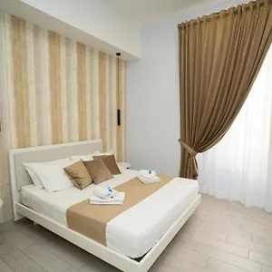 Mida's Boutique Naples
