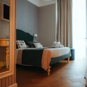 Florita Naples
